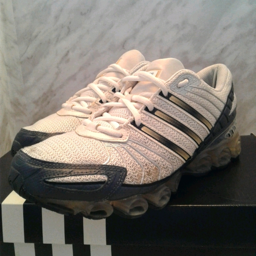 Adidas Micro Bounce Men's Size 6 women's 8 Running